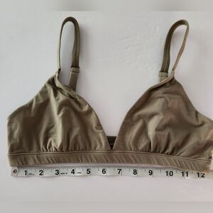 SKIMS Size medium triangle pullover bra in army green color